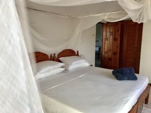 5 bedrooms, desk, iron/ironing board, free WiFi