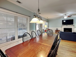 Dining - Fun For The Whole Crew w/ Hot Tub, Arcade & game Tables! Walk to the Beach. (Tybee Island)