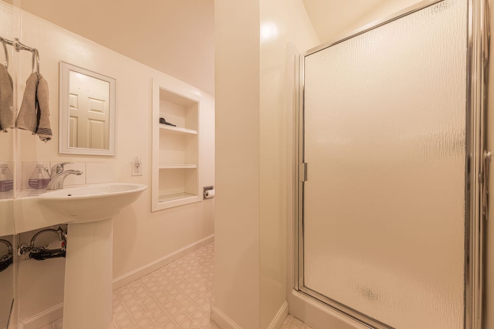 Combined shower/tub, hair dryer, towels, soap