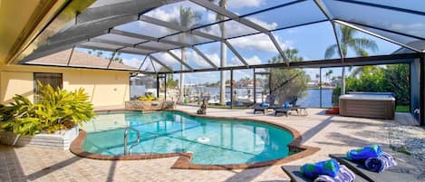 Et oppvarmet basseng