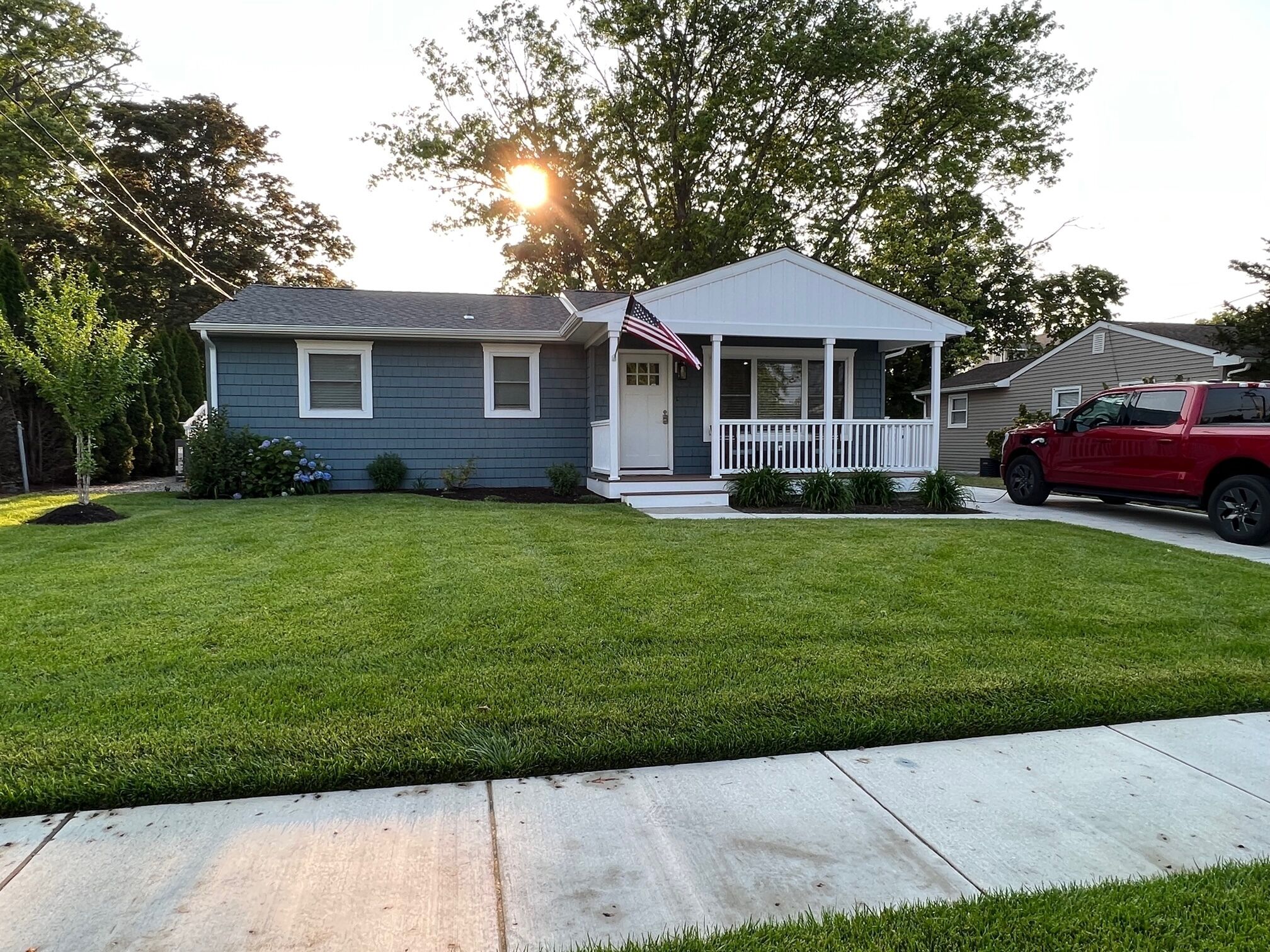 Just Fully Remodeled. Modern Beach House. Walking Distance To Water.