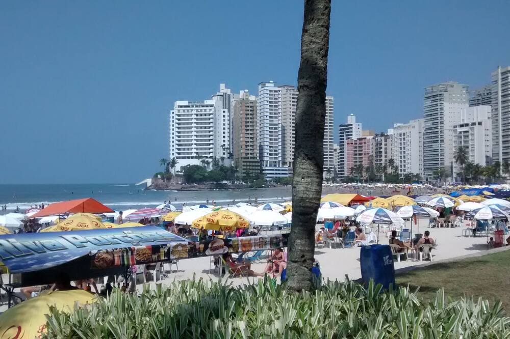Beautiful apartment. Asturias-Guarujá, with balcony and free Wi-Fi, 150 m from the beach.