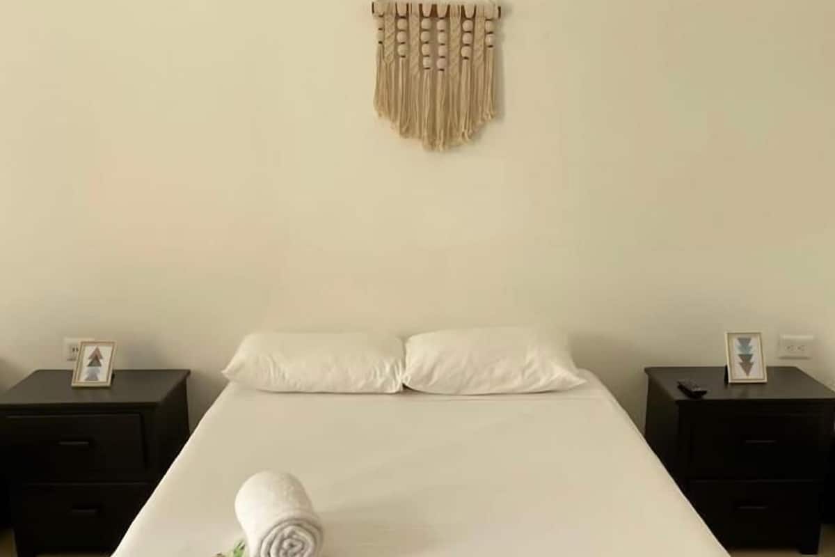 Habitación Confort, 1 cama matrimonial | 1 habitación, cortinas blackout, insonorización y wifi gratis