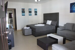 Suite | Blackout drapes, soundproofing, free WiFi, bed sheets - We playa Hotel - Hostel (Playa del Carmen)