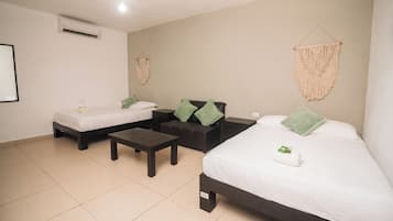 Habitación Confort doble | Cortinas opacas, sistema de insonorización, wifi gratis y ropa de cama