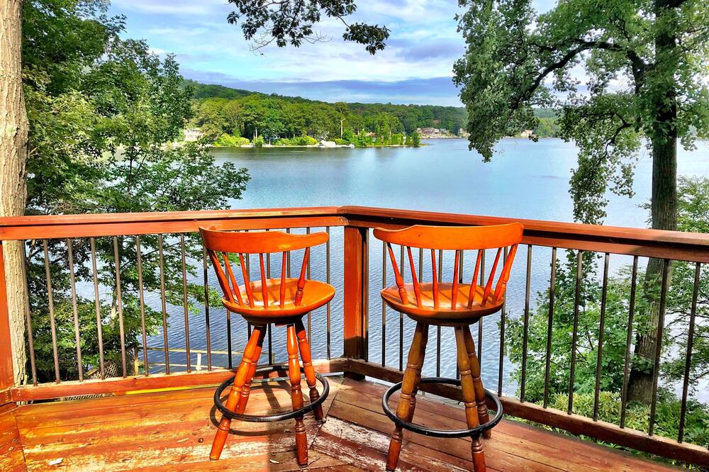 VILLA ADRIANA LAKE FRONT DREAM HOME