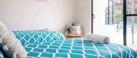 4 bedrooms, iron/ironing board, WiFi, bed sheets