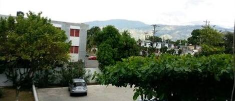 Leilighet – elite, 1 queensize-seng, ikke-røyk, fjellutsikt | Utsikt mot ås