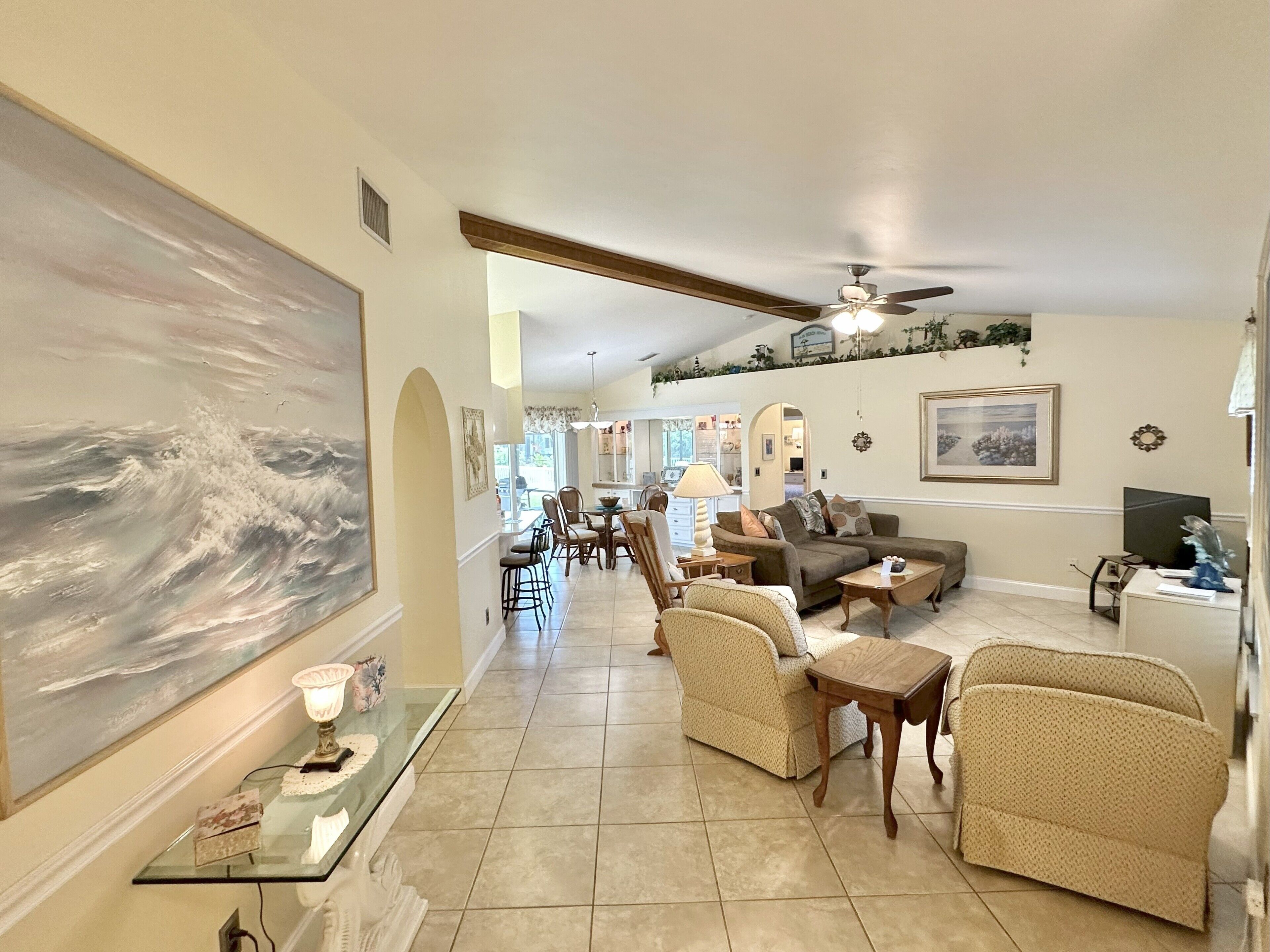 Smart TV, DVD player, livros