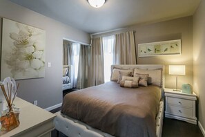 2 bedrooms, iron/ironing board, free WiFi, bed sheets