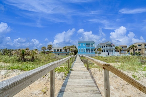 Elokuun sulkemishinnat niinkin alhaiset kuin 350 / yö, 2475 / viikko