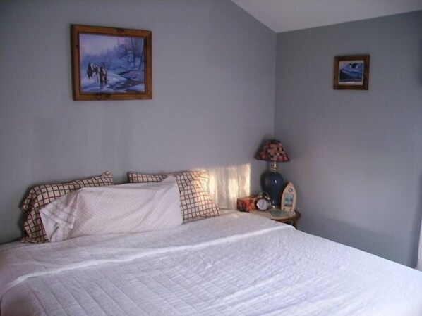 3 عدّة غرف نوم ومكواة/لوح كي وملاءات أسرّة