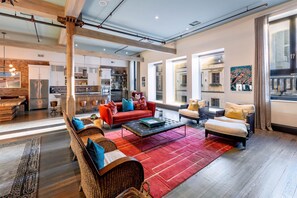 Smart TV, chimenea, reproductor de DVD y estéreo 