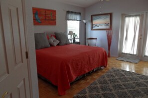 2 bedrooms, desk, iron/ironing board, travel crib
