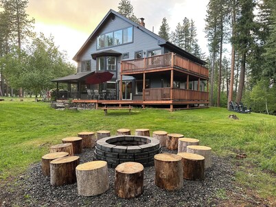 Riverfront Lodge - Ideal for small and large groups with room to spread out