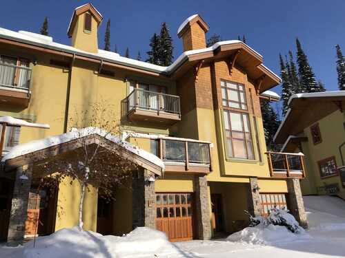 Trail's Edge 56 - 2 bedrooms + 2 1/2 bath townhomes