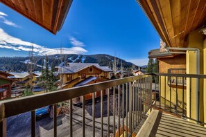 Property grounds - Trail's Edge 56 - 2 bedrooms + 2 1/2 bath townhomes (Sun Peaks)