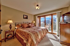 2 bedrooms, iron/ironing board, free WiFi, bed sheets - Trail's Edge 56 - 2 bedrooms + 2 1/2 bath townhomes (Sun Peaks)