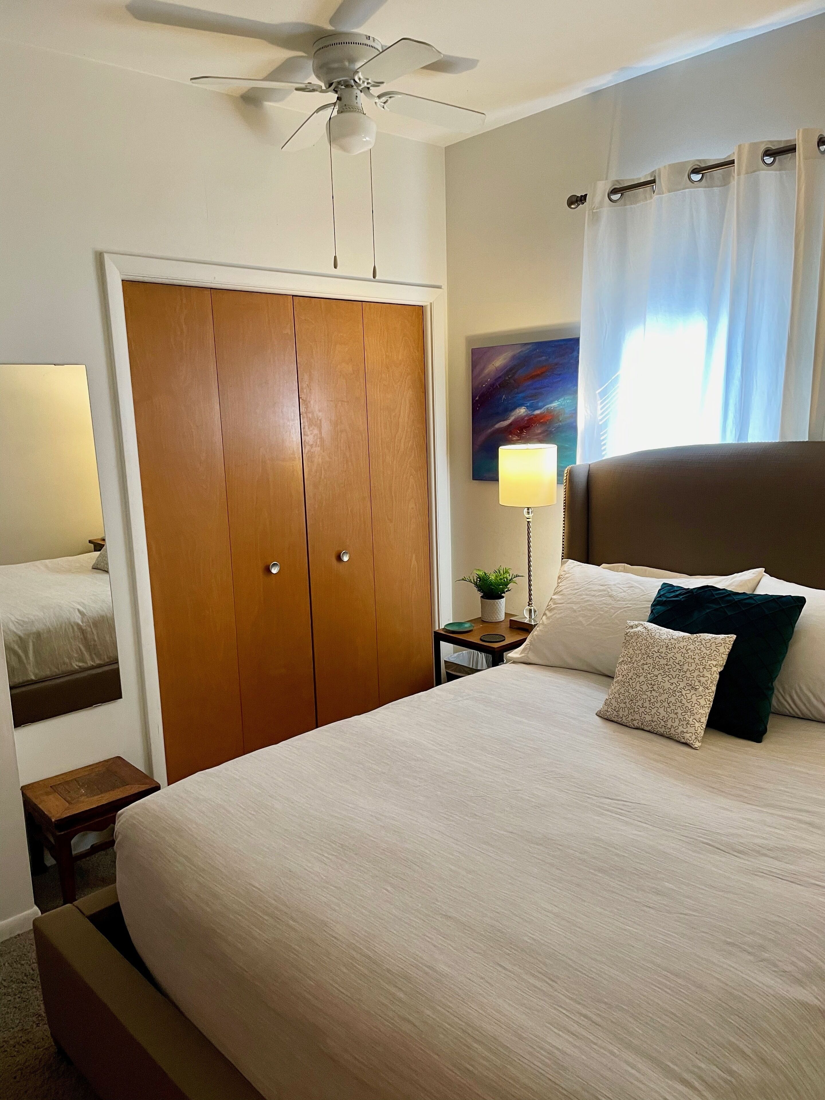 3 habitaciones, escritorio, tabla de planchar con plancha y wifi gratis 