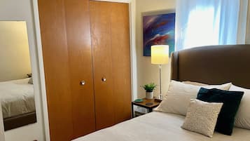 3 habitaciones, escritorio, tabla de planchar con plancha y wifi gratis
