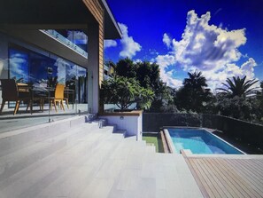 A heated pool - Glamorous Vaucluse Harbourview Modern Villa (Vaucluse)