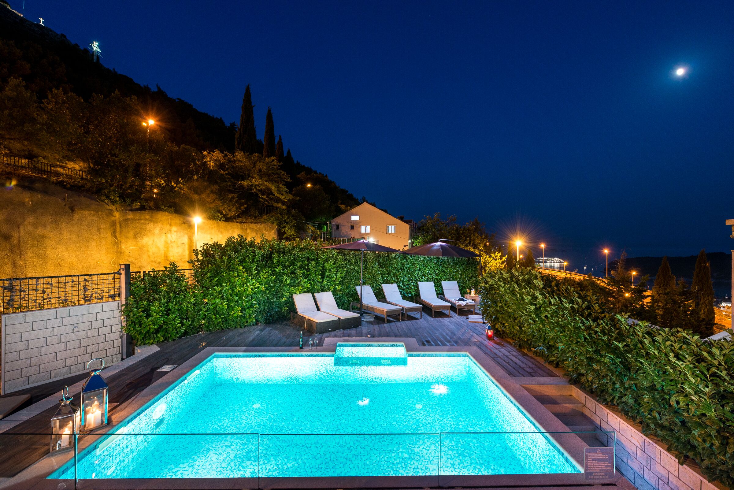 Modern Penthouse with  the Heated Swimming Pool And a Sea View