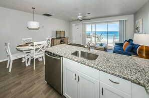 Suite, 1 cama Queen size, para no fumadores, vista a la playa | Vista a la playa o el mar