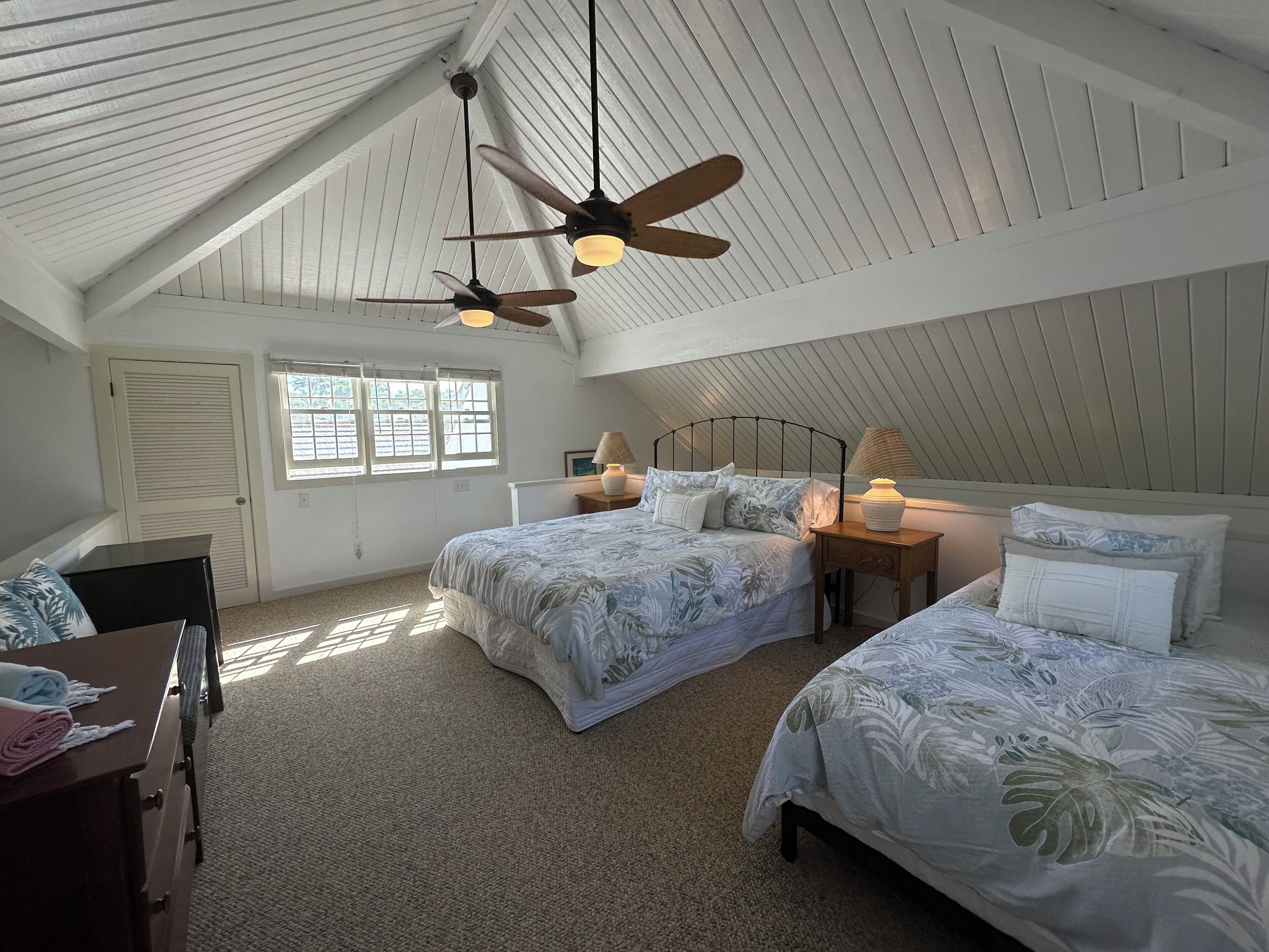 Affordable Luxury in tranquil setting. Walk to beaches, pool, tennis & dining.  - Photo 3