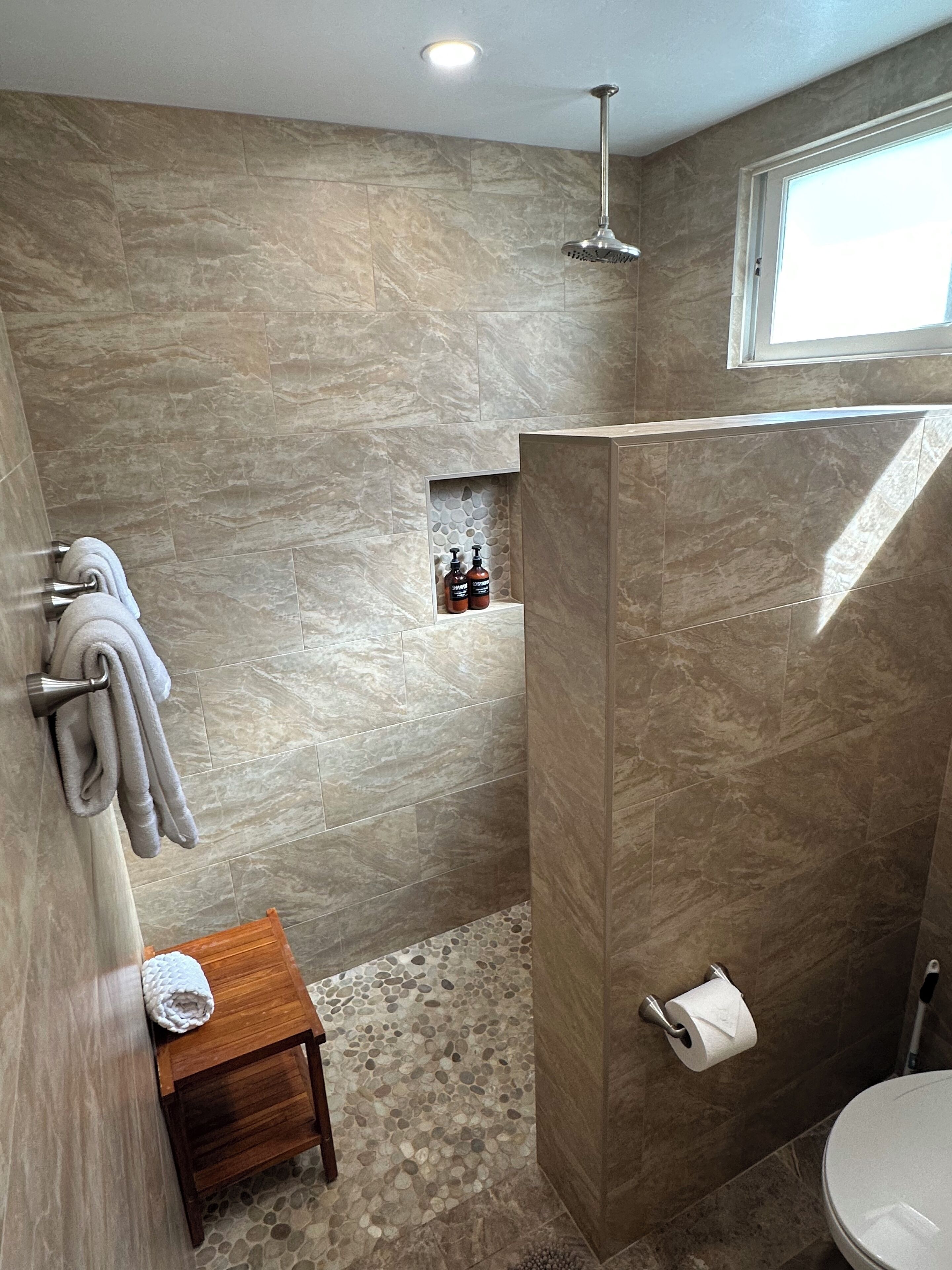 Affordable Luxury in tranquil setting. Walk to beaches, pool, tennis & dining.  - Photo 26