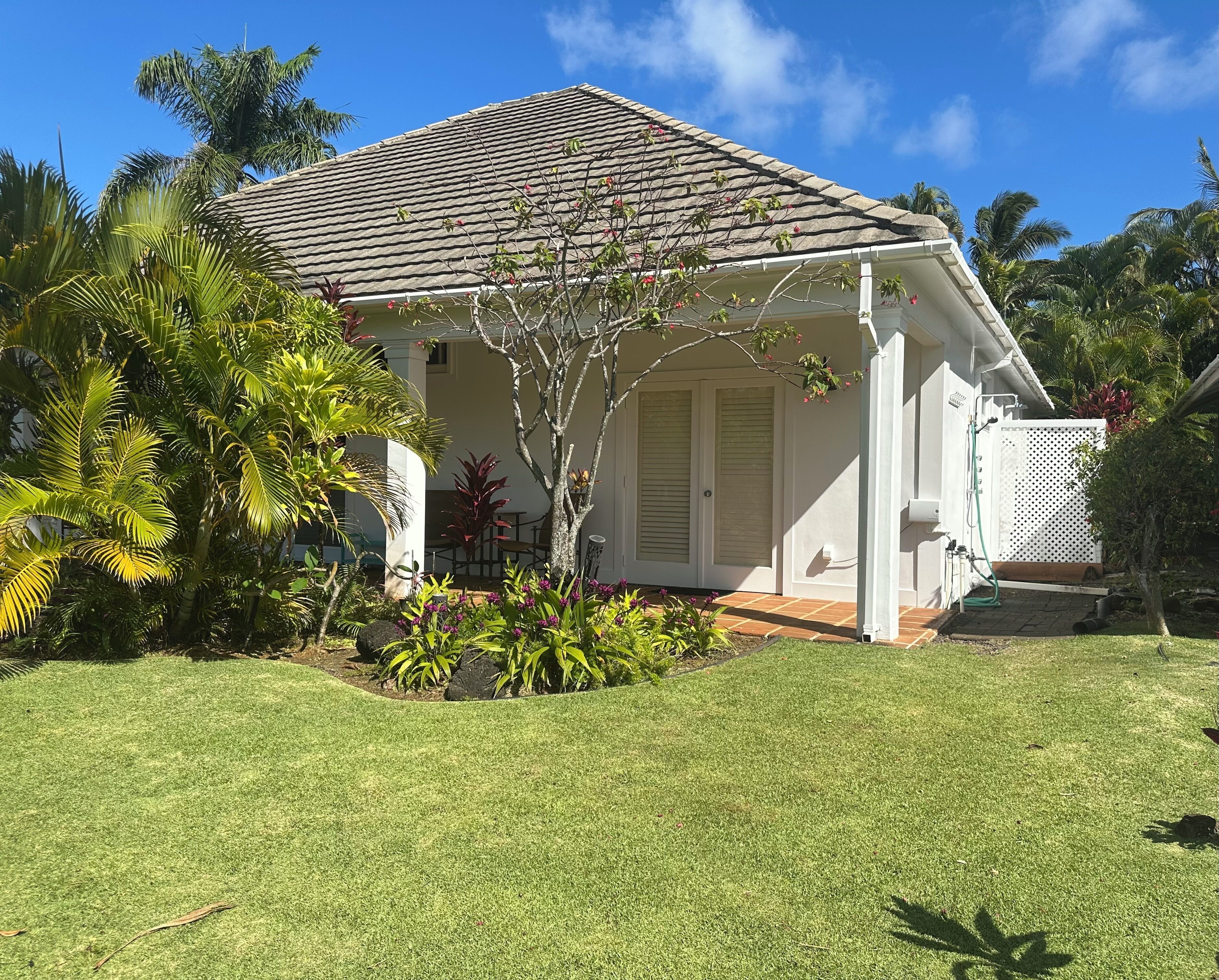 Affordable Luxury in tranquil setting. Walk to beaches, pool, tennis & dining.  - Photo 9