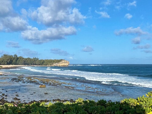 Affordable Luxury in tranquil setting. Walk to beaches, pool, tennis & dining. 