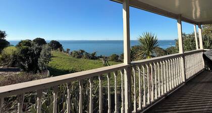 Auckland Beachfront Retreat