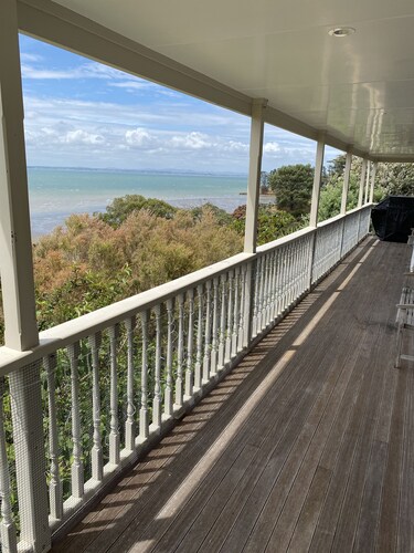 Auckland Beach Retreat