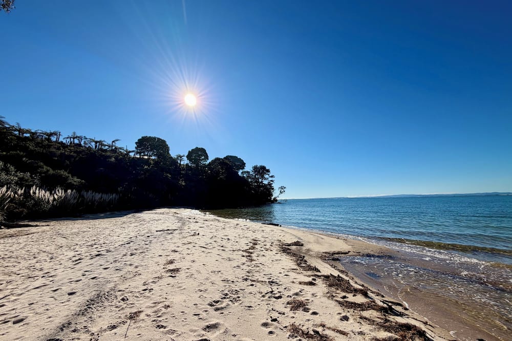 Awhitu Beach Retreat - Auckland.