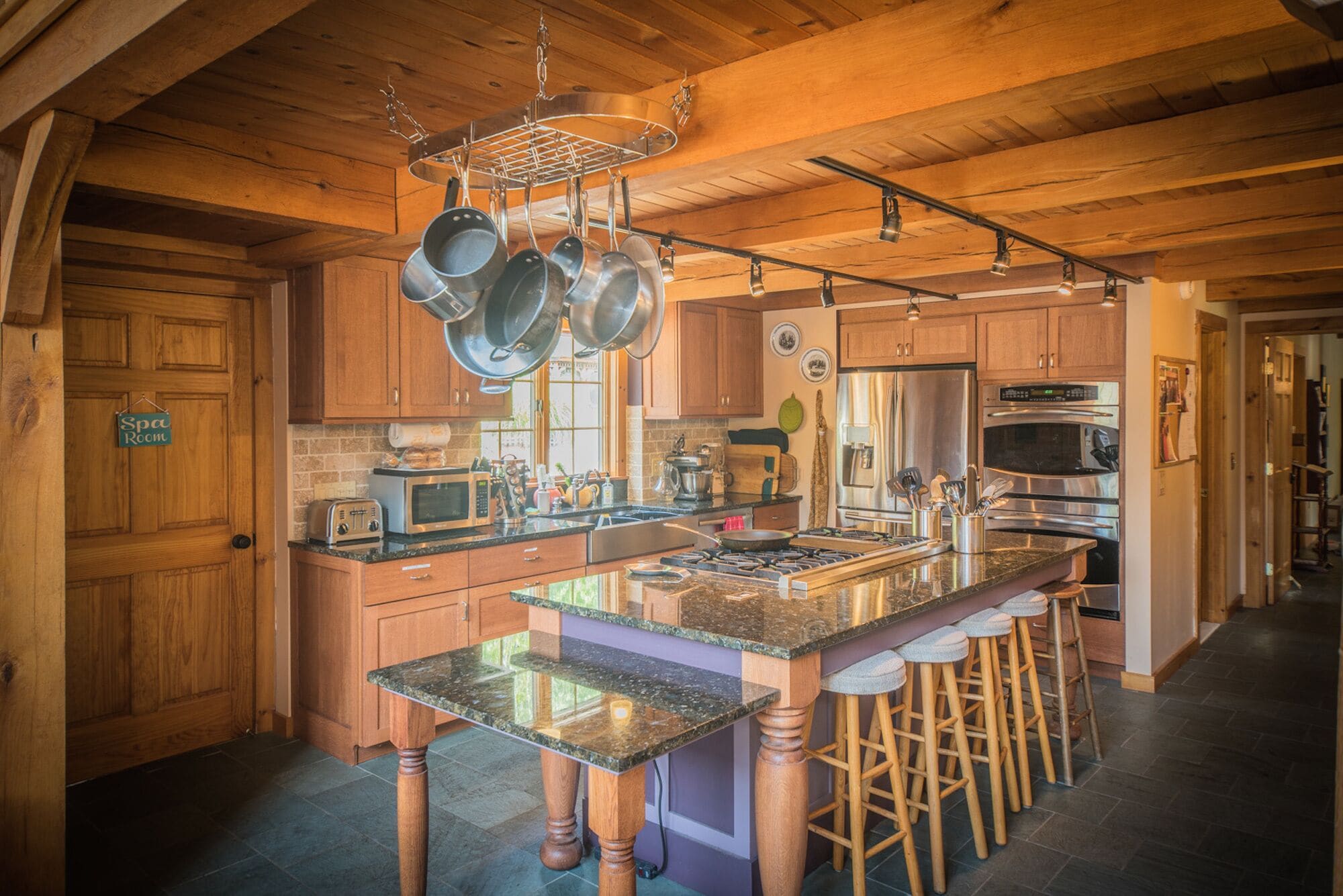 Karin's Place VT: Secluded post and beam with private pool, sauna, & playground