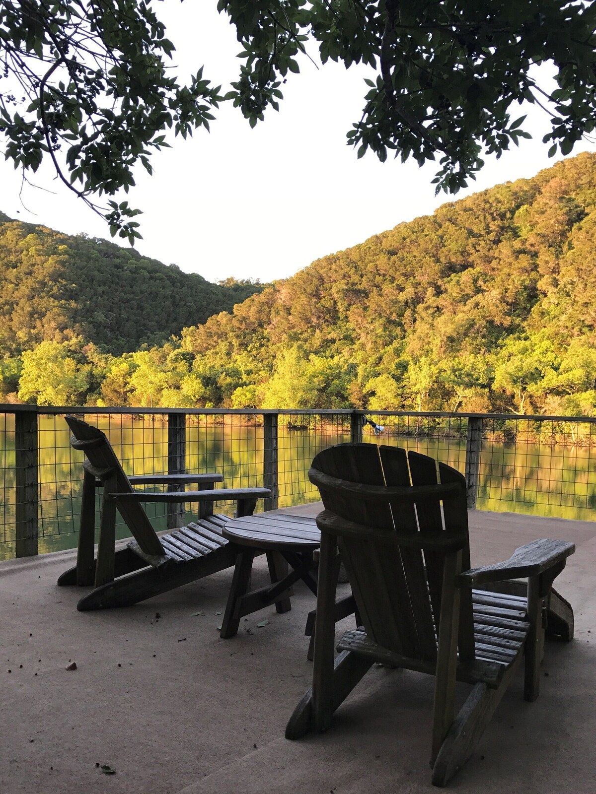 Lake Austin Waterfront Retreat - Hot Tub, SUP, WiFi, Dogs Welcome