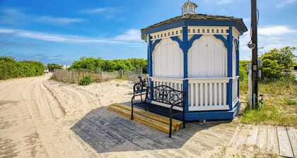 Beachfront 3 BR condo in Diamond Beach with pool - Completely renovated for 2024