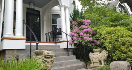 Charming Tree Top Victorian - Two Bedroom Retreat
