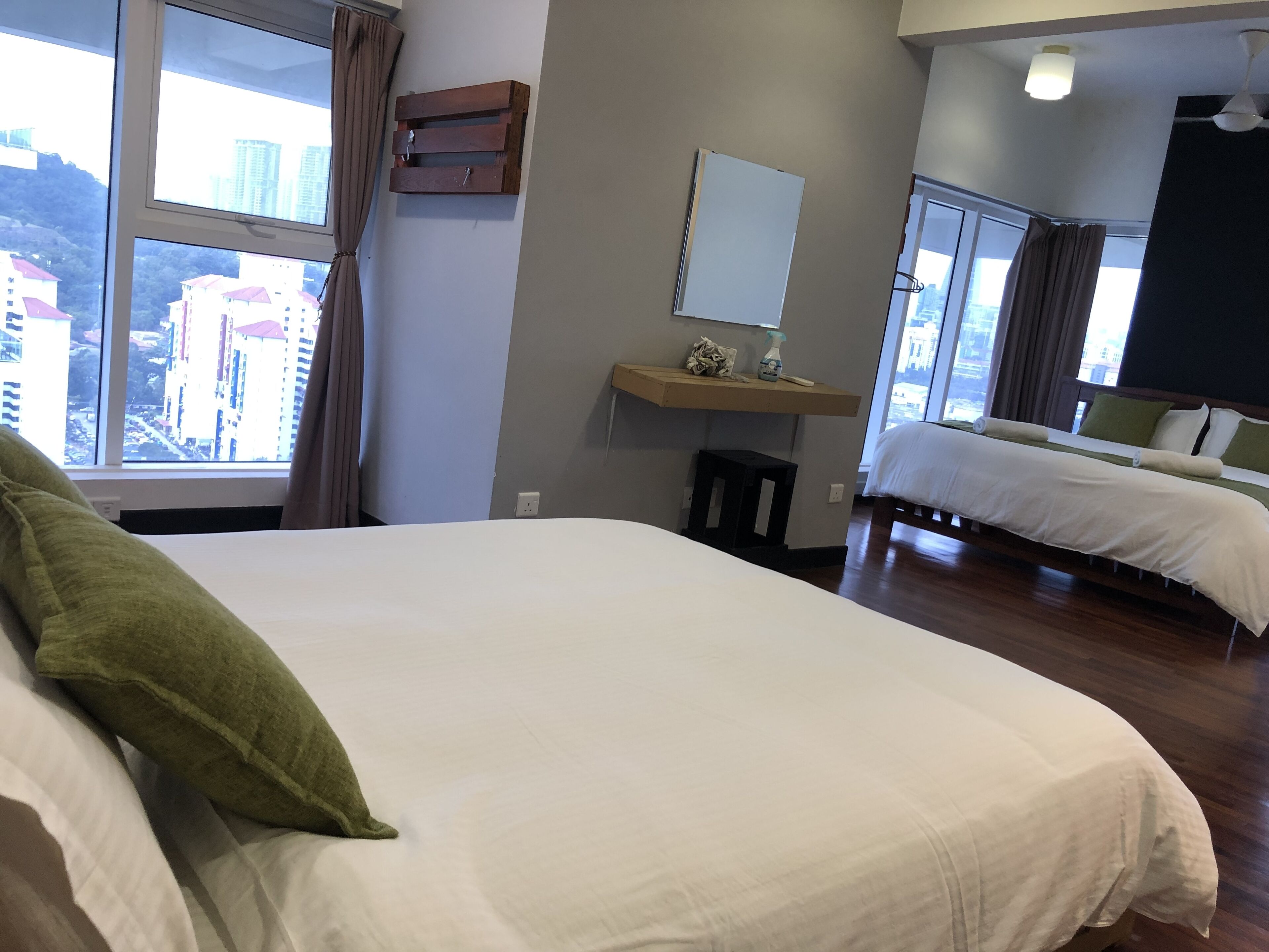 3 bedrooms, iron/ironing board, WiFi, bed sheets