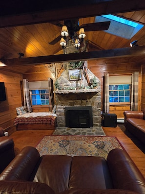 Interior - Craftsman Cottage Overlooking Trout Stream;  Hidden Valley/ Seven Springs (Somerset)
