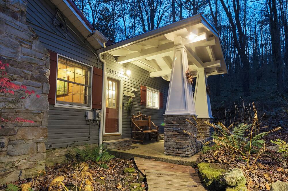 Craftsman Cottage Overlooking Trout Stream; Hidden Valley/ Seven Springs