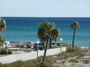 Property grounds - Luxorious,  gulf view,  FREE Beach service, 10% off weekly rate, heated pool !!! (Okaloosa Island)