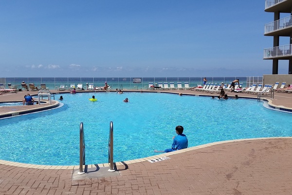 Piscine couverte, piscine extérieure