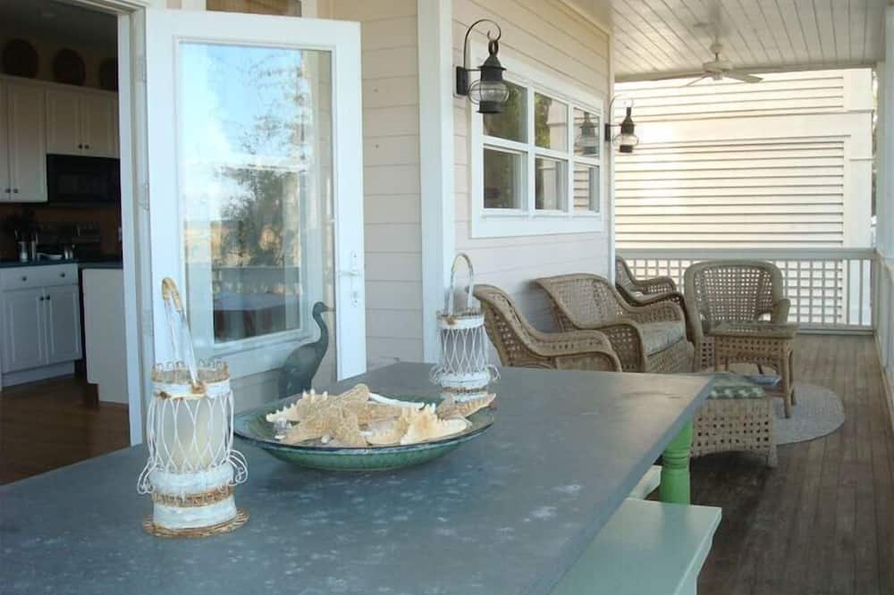 66 DAVIS LOVE , FRIPP Island on Marsh, Sunset Views & Golf Course Views