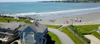 Surfside! Fantastic Beach House, Near Restaurants, Cliff Walk, Close to Downtown