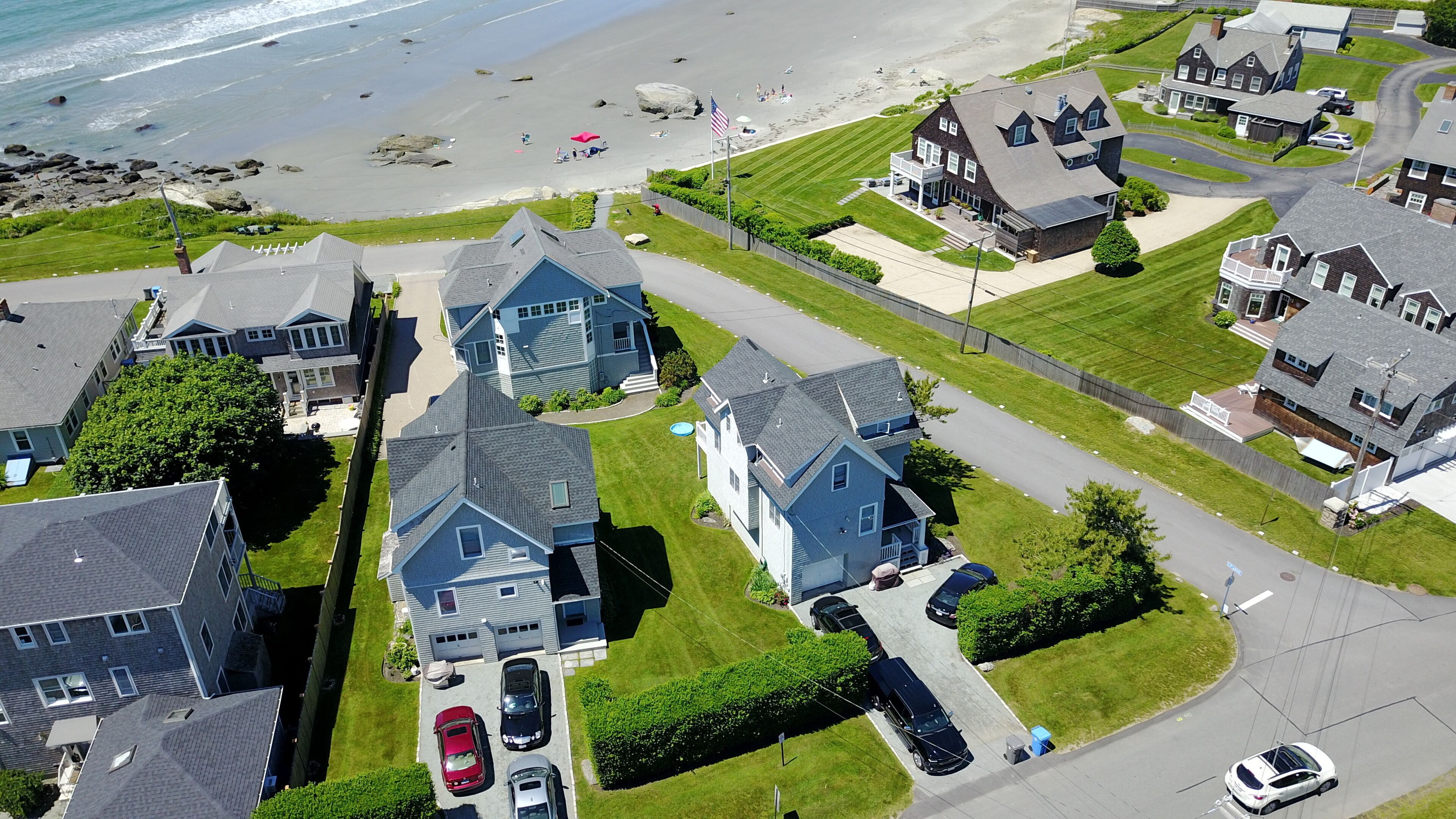 Surfside! Fantastic Beach House, Near Restaurants, Cliff Walk, Close to Downtown