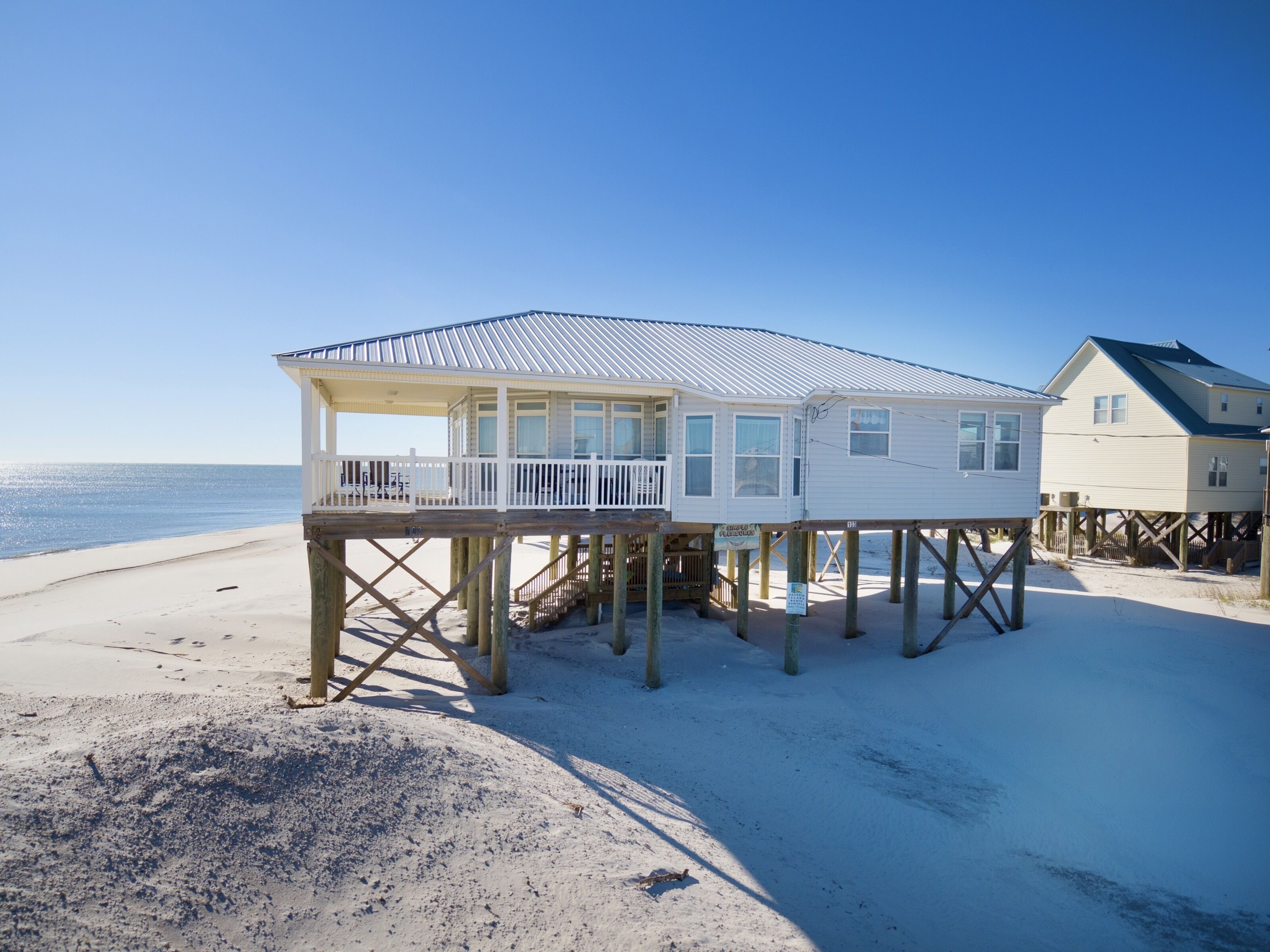 Simple Pleasures - 3 bedroom Gulf-front home, watch the surf from deck!