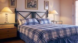 3 bedrooms, iron/ironing board, free WiFi, bed sheets - Casa Malbec A - Walk to the beach - WiFi (South Padre Island)