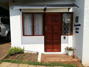 Exterior detail - Sacredsutine Garden Studio, Durban North (Durban North)
