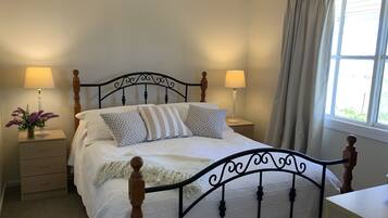 2 makuuhuonetta, silitysrauta/-lauta, Wi-Fi, vuodevaatteet